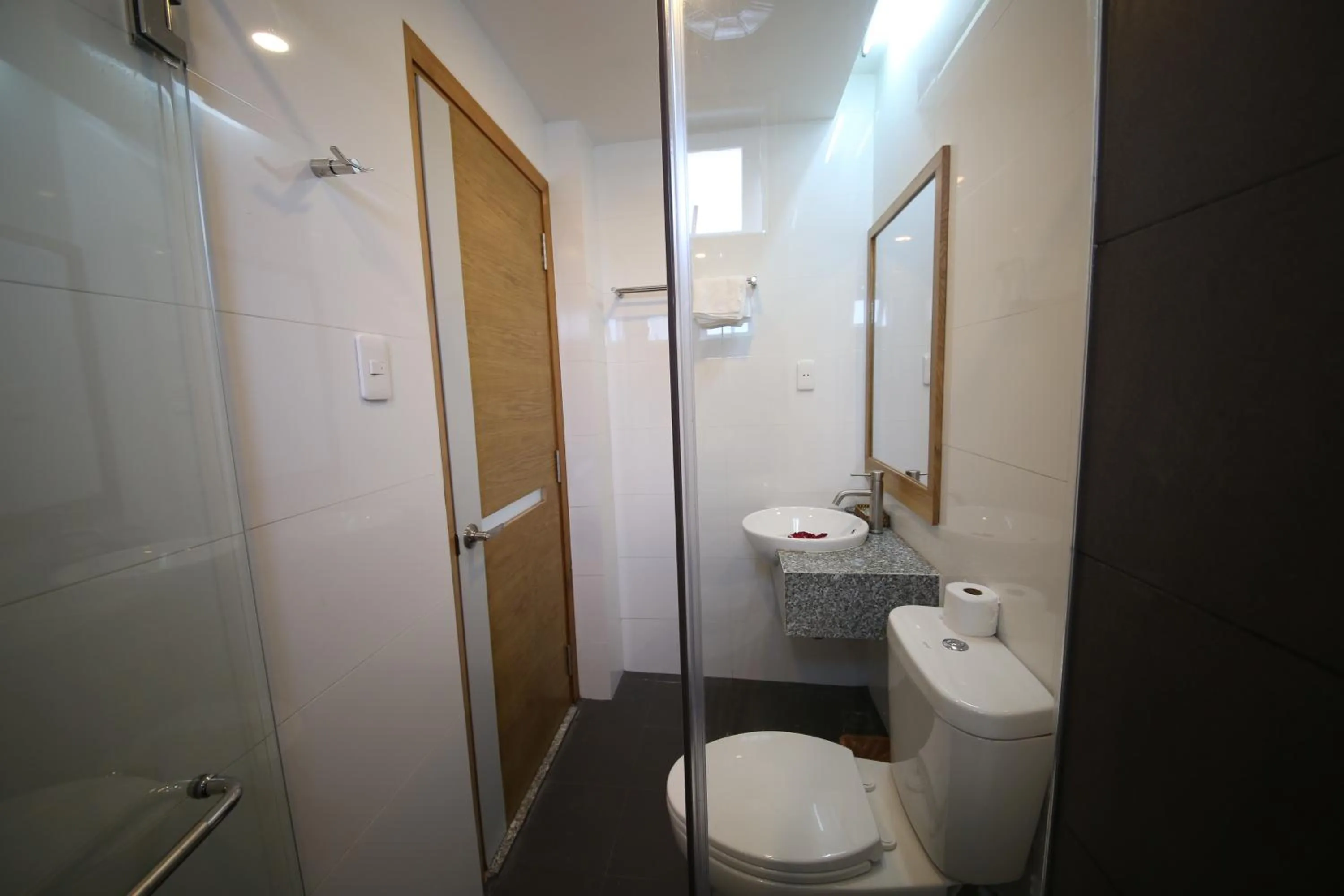 Shower in Sailing Hotel Phú Quốc