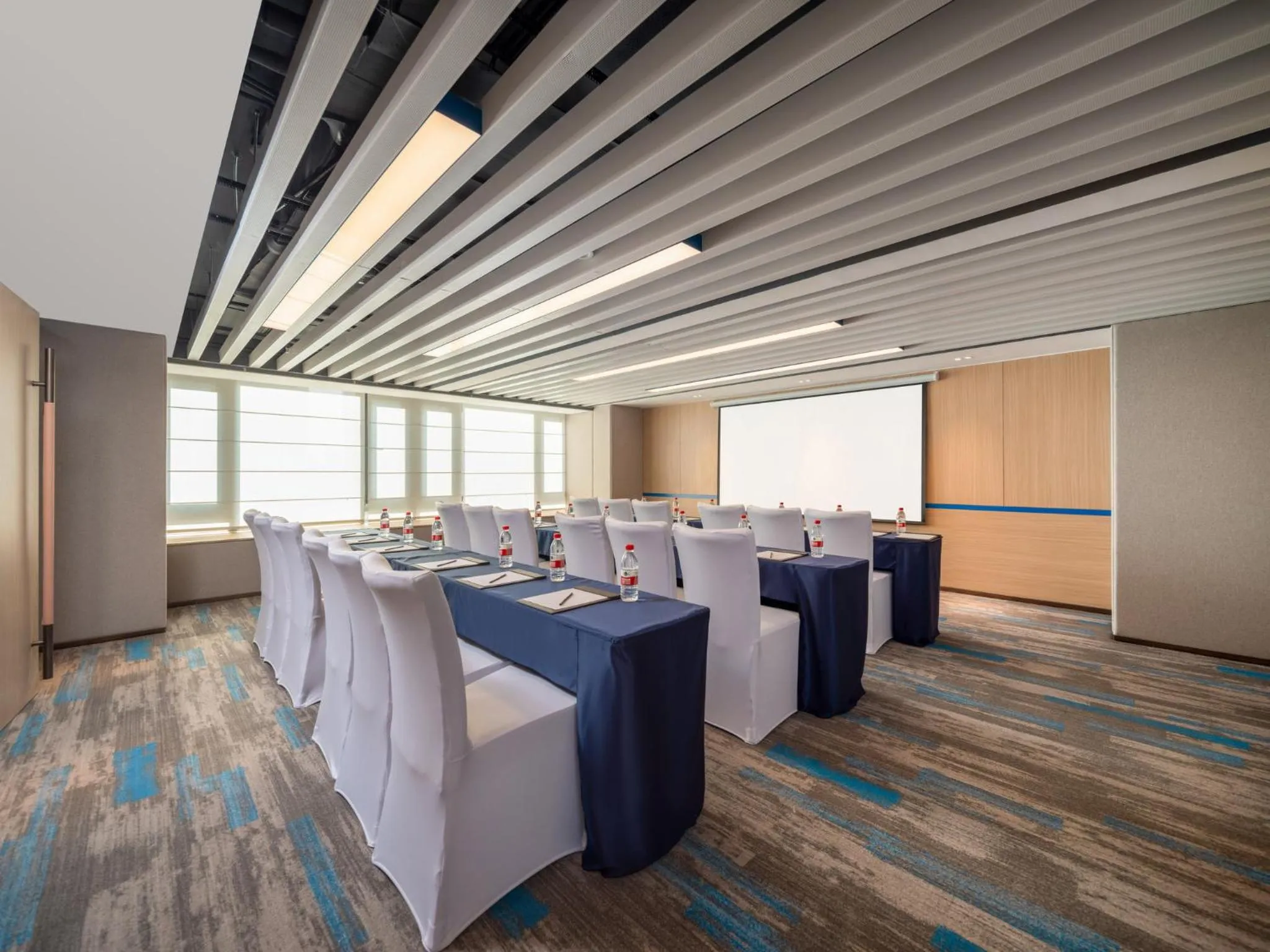 Meeting/conference room in Holiday Inn Express Chengdu Shuangliu Chuanda Road by IHG