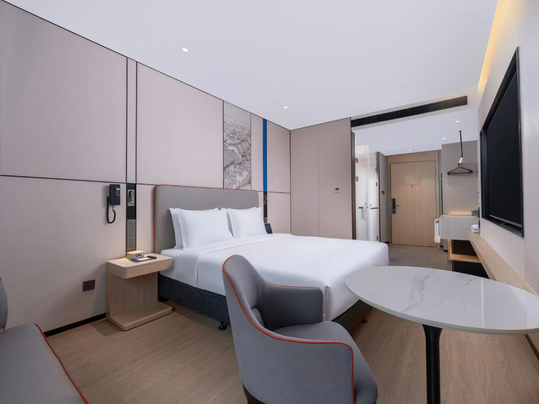 Photo of the whole room, Bed in Holiday Inn Express Chengdu Shuangliu Chuanda Road by IHG