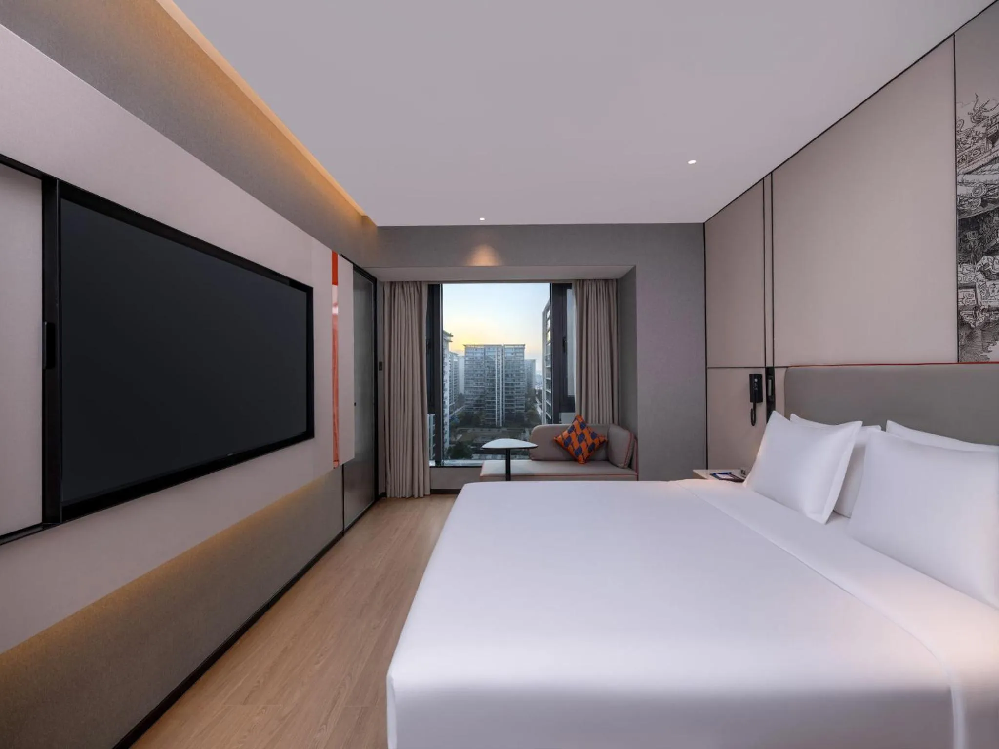 Photo of the whole room, Bed in Holiday Inn Express Chengdu Shuangliu Chuanda Road by IHG