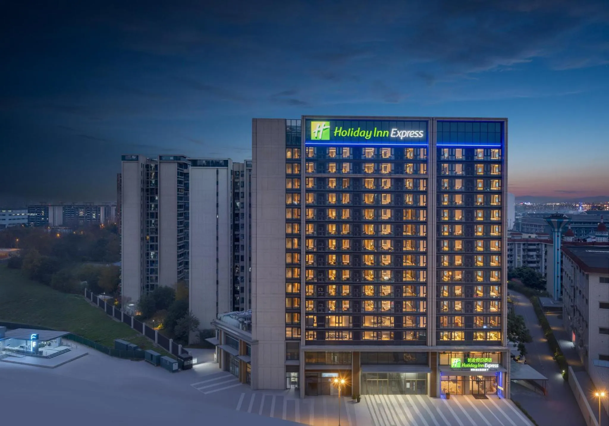 Property building in Holiday Inn Express Chengdu Shuangliu Chuanda Road by IHG