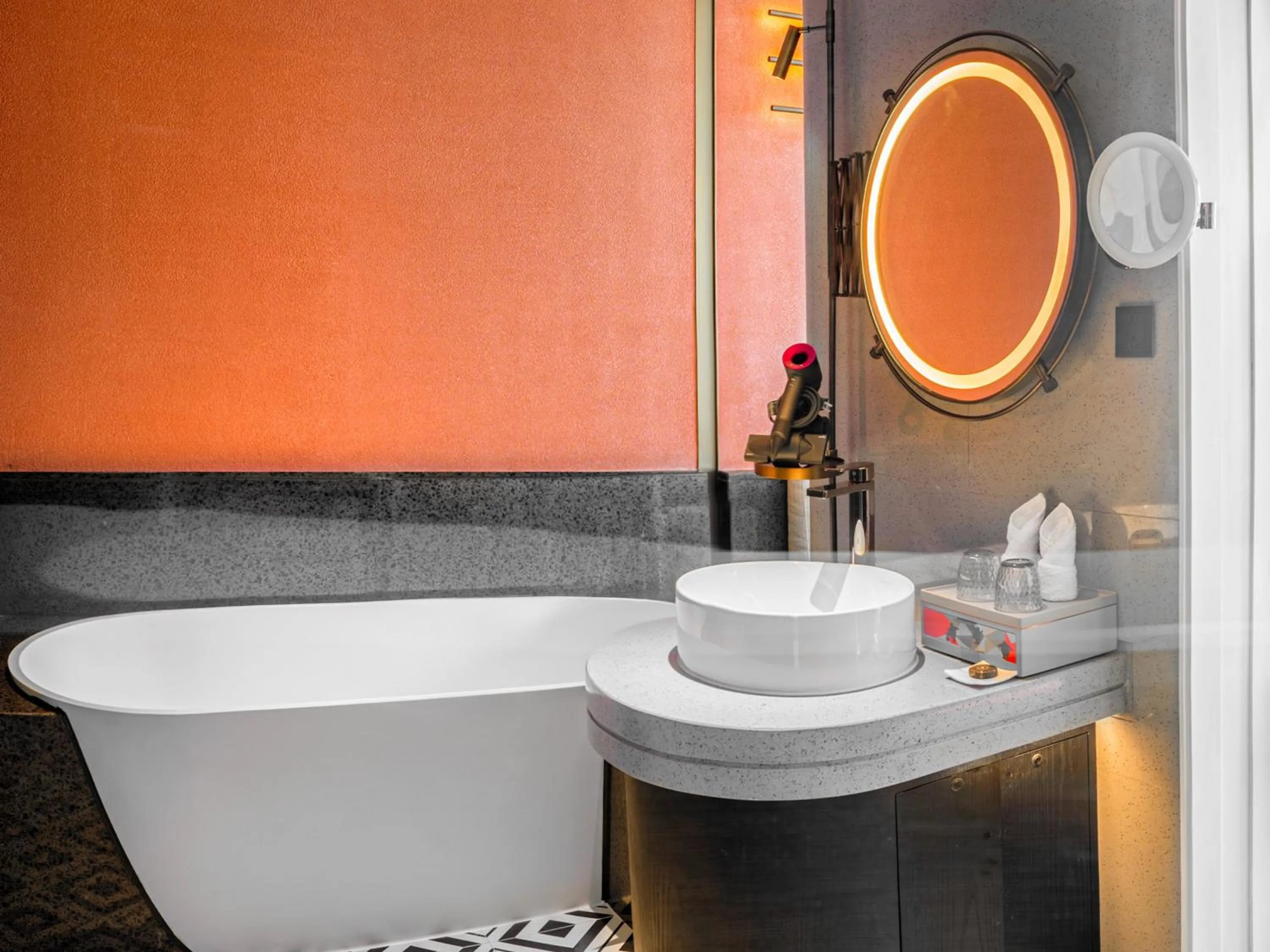 Photo of the whole room in Hotel Indigo Zhuhai Xiangzhou by IHG