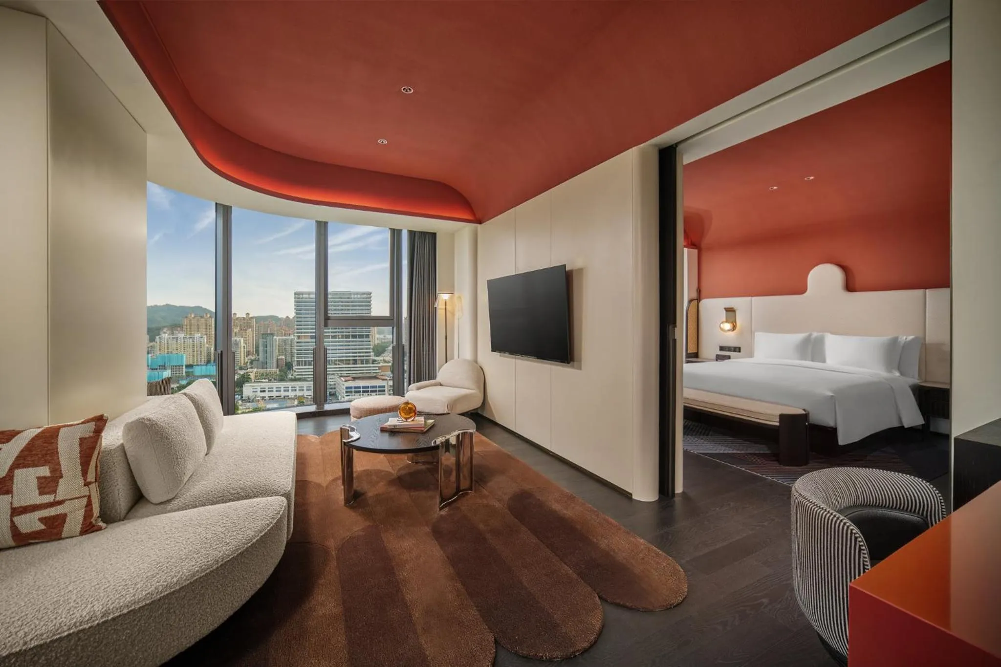 Photo of the whole room, Bed in Hotel Indigo Zhuhai Xiangzhou by IHG