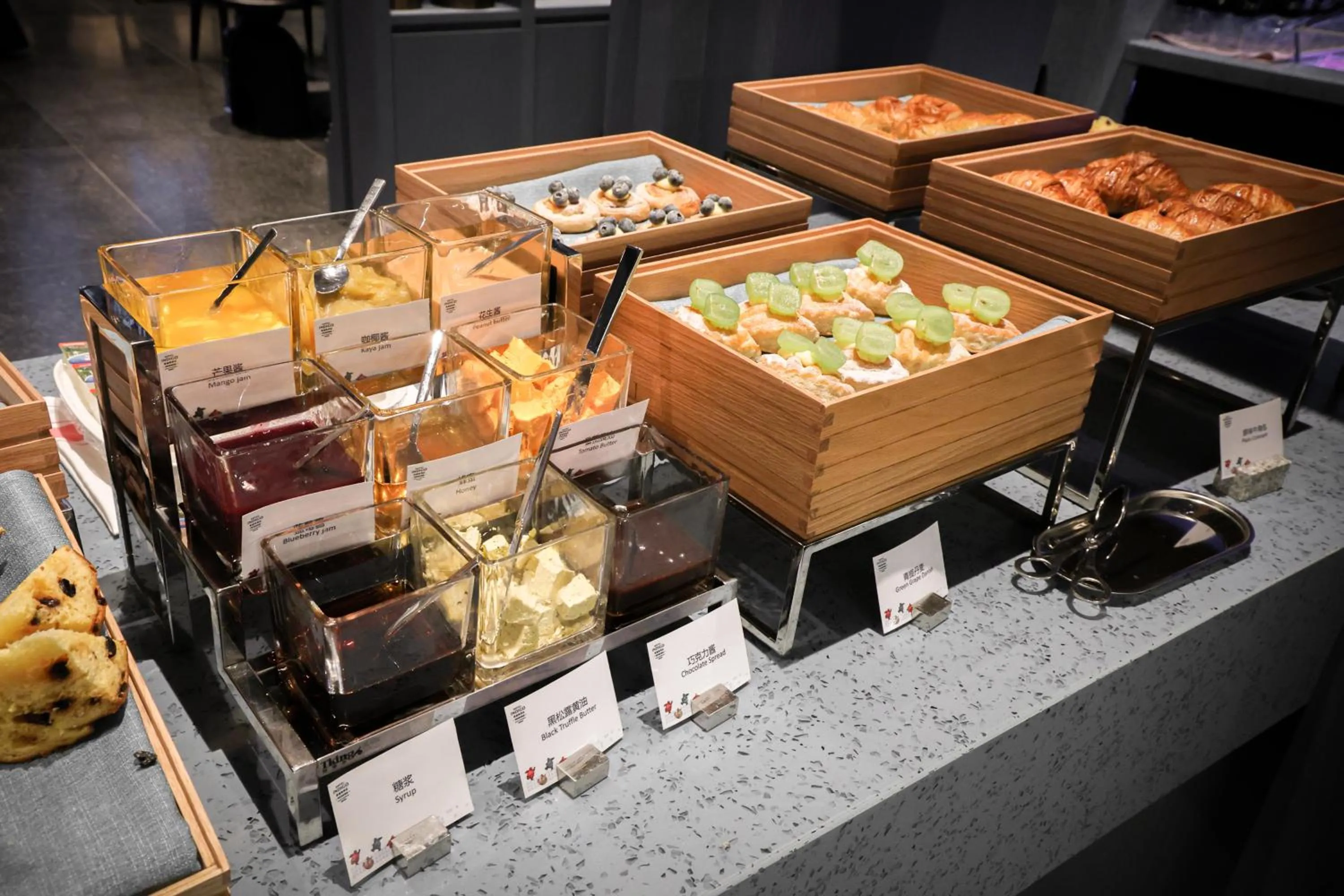 Breakfast in Hotel Indigo Zhuhai Xiangzhou by IHG