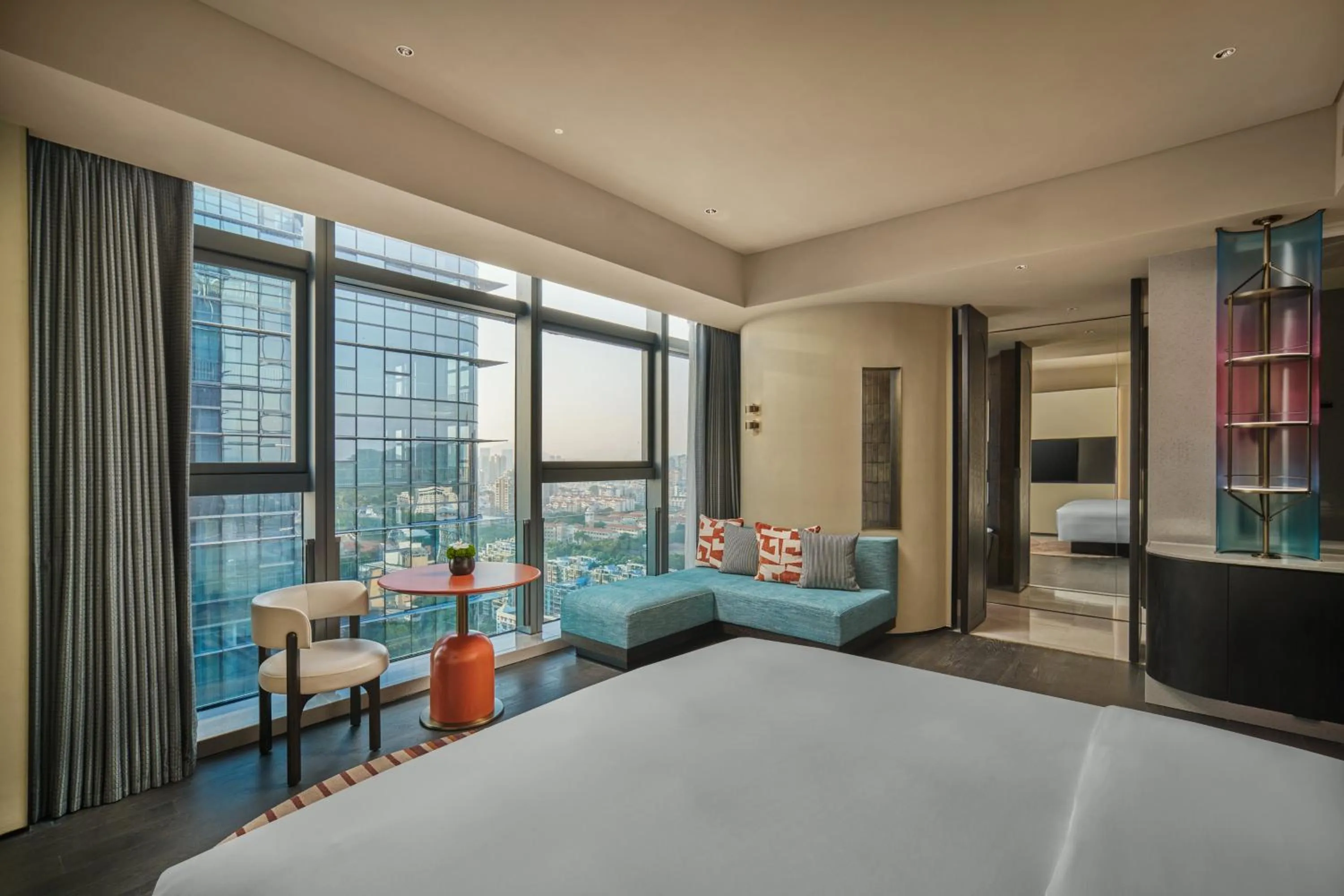 Photo of the whole room, Bed in Hotel Indigo Zhuhai Xiangzhou by IHG