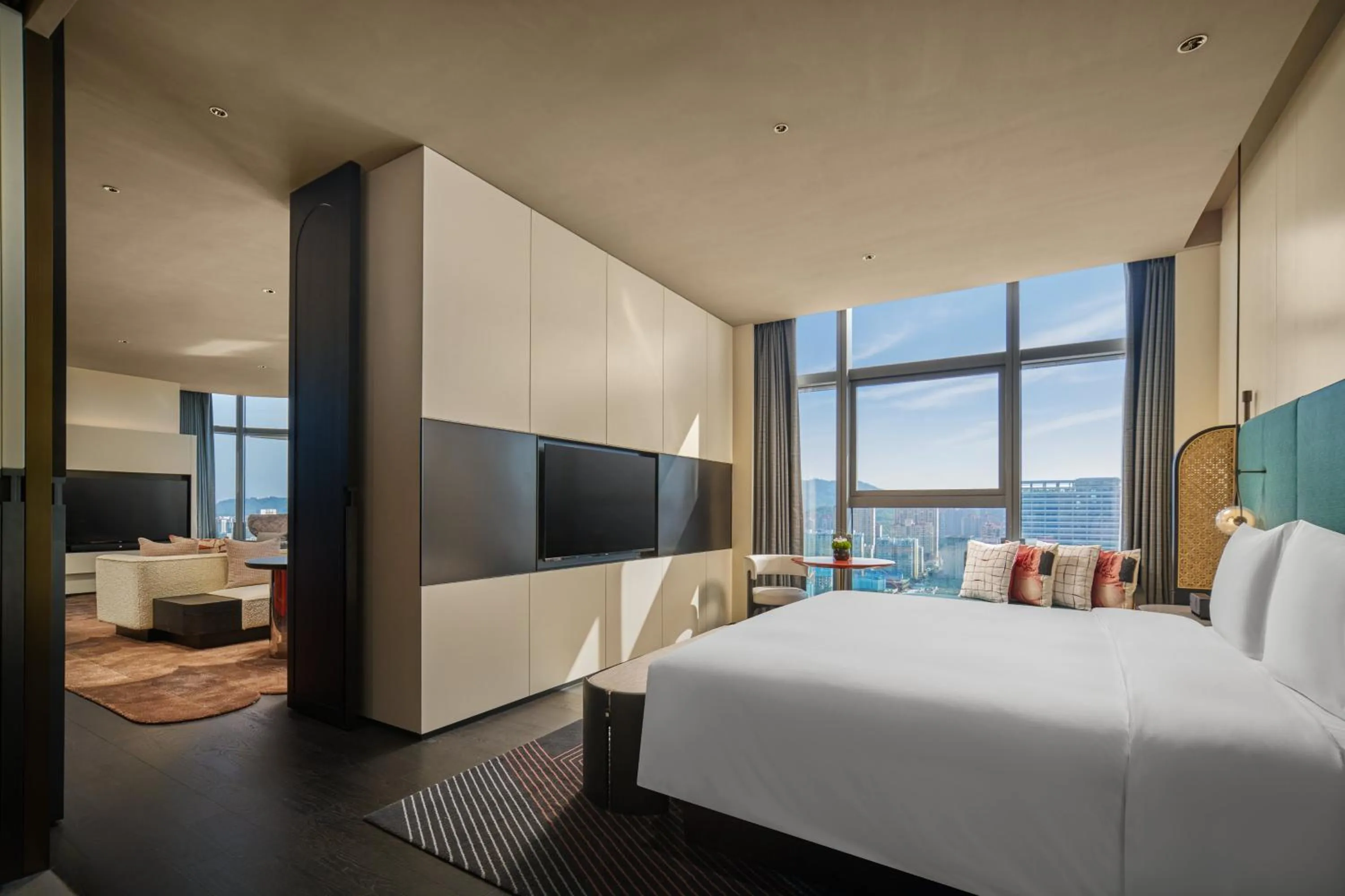 Photo of the whole room, Bed in Hotel Indigo Zhuhai Xiangzhou by IHG