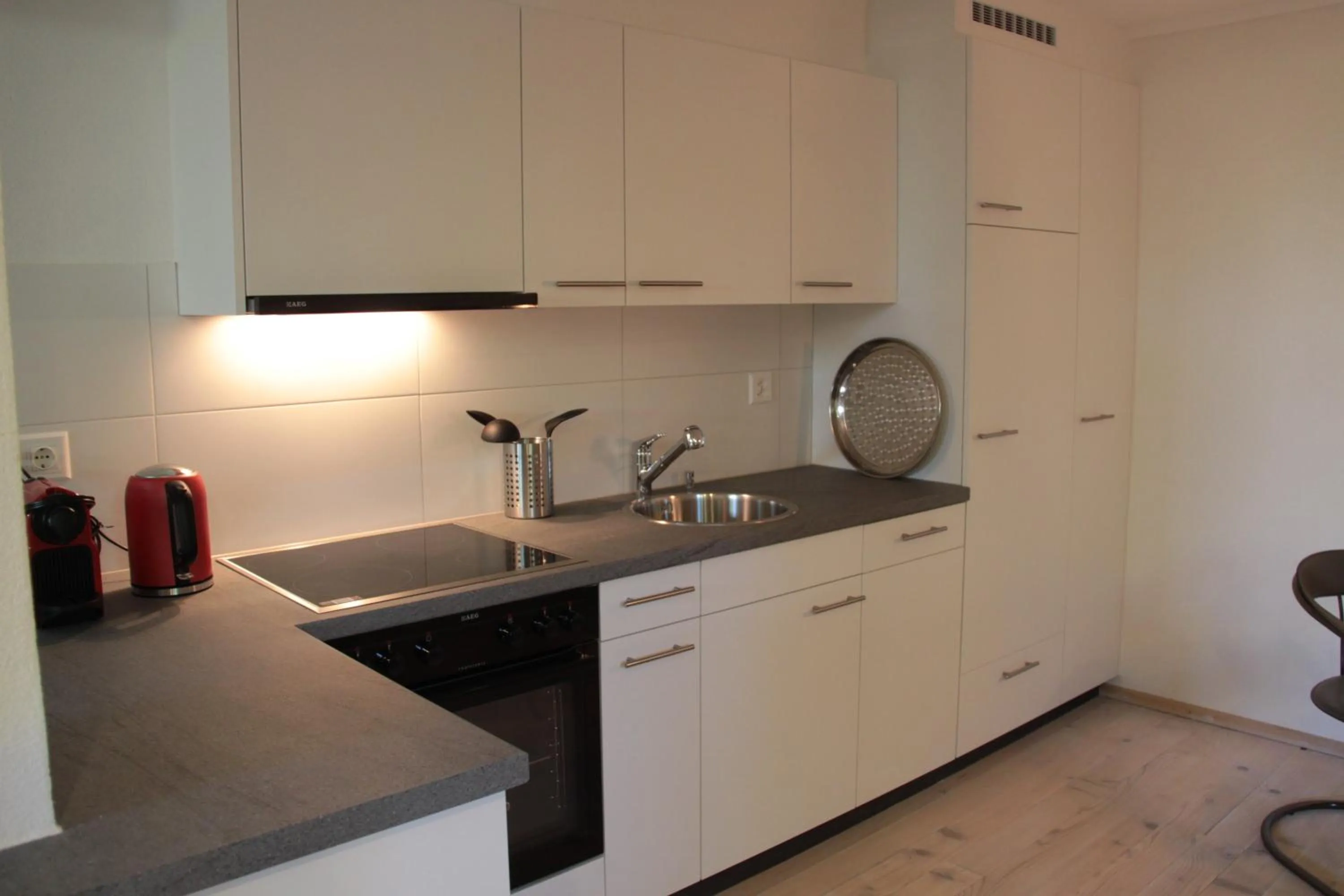 Coffee/tea facilities in Swiss Borzoi House