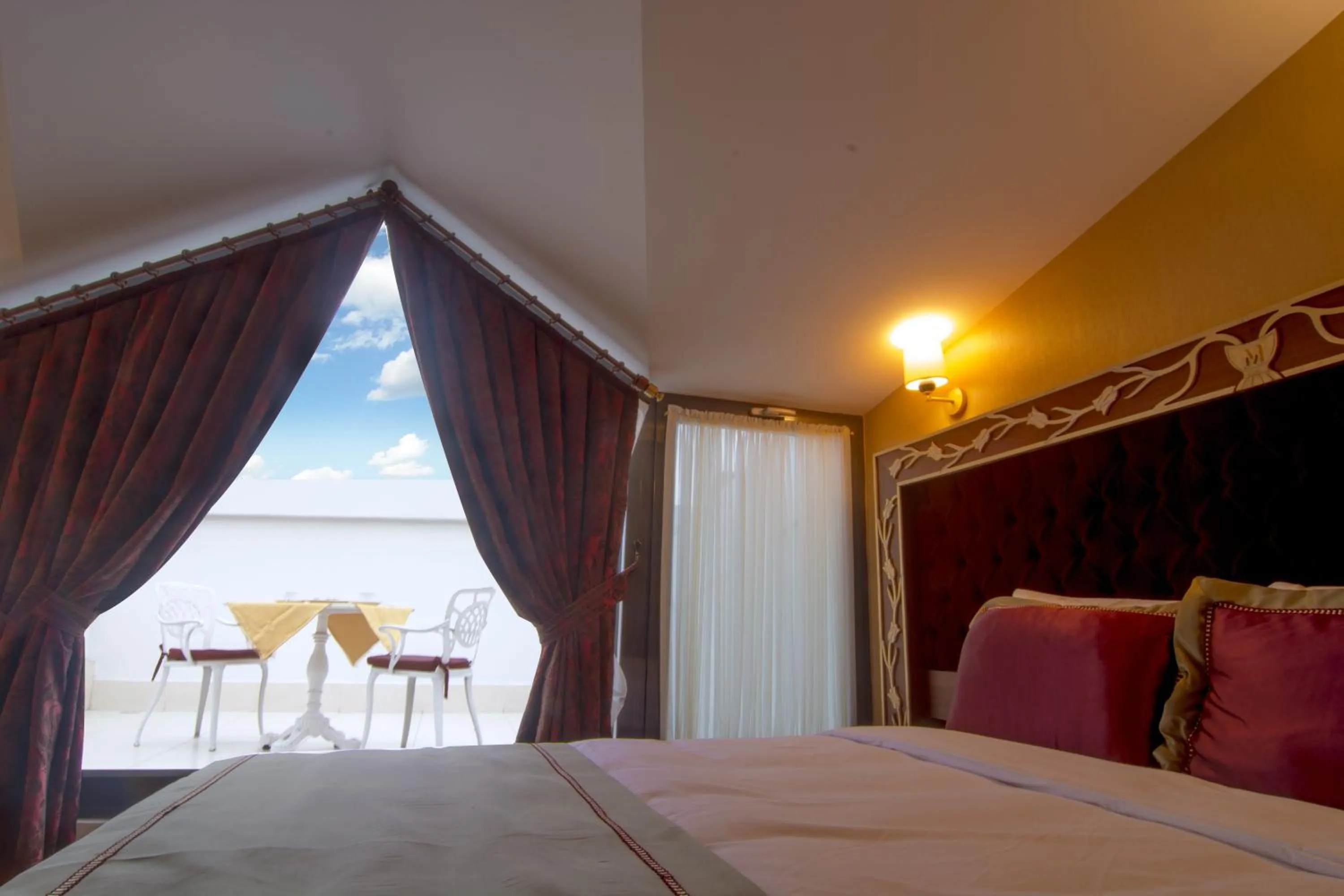 Photo of the whole room in MB Deluxe Hotel