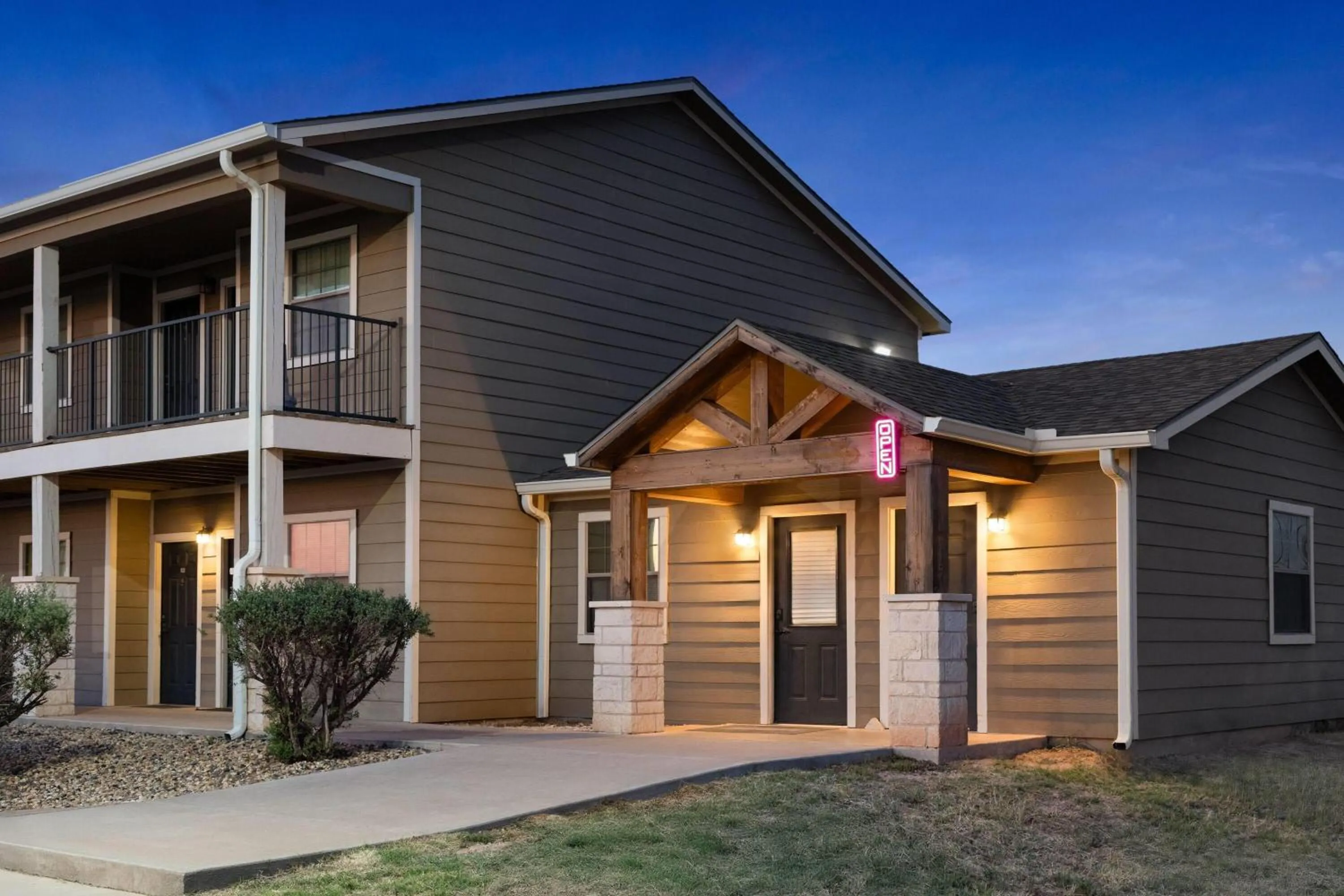 Property building in Eagle's Den Suites Big Spring a Travelodge by Wyndham