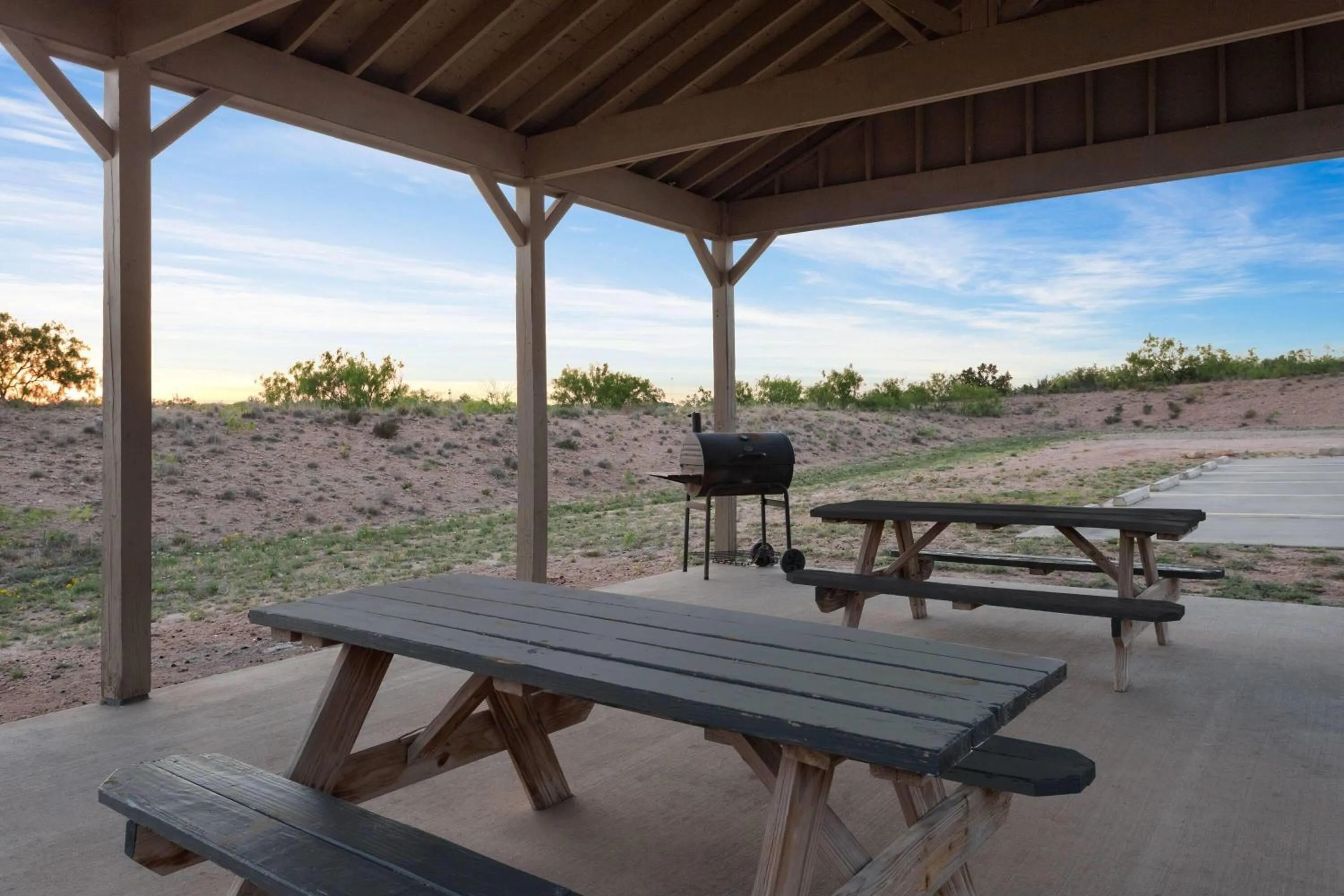 BBQ facilities in Eagle's Den Suites Big Spring a Travelodge by Wyndham