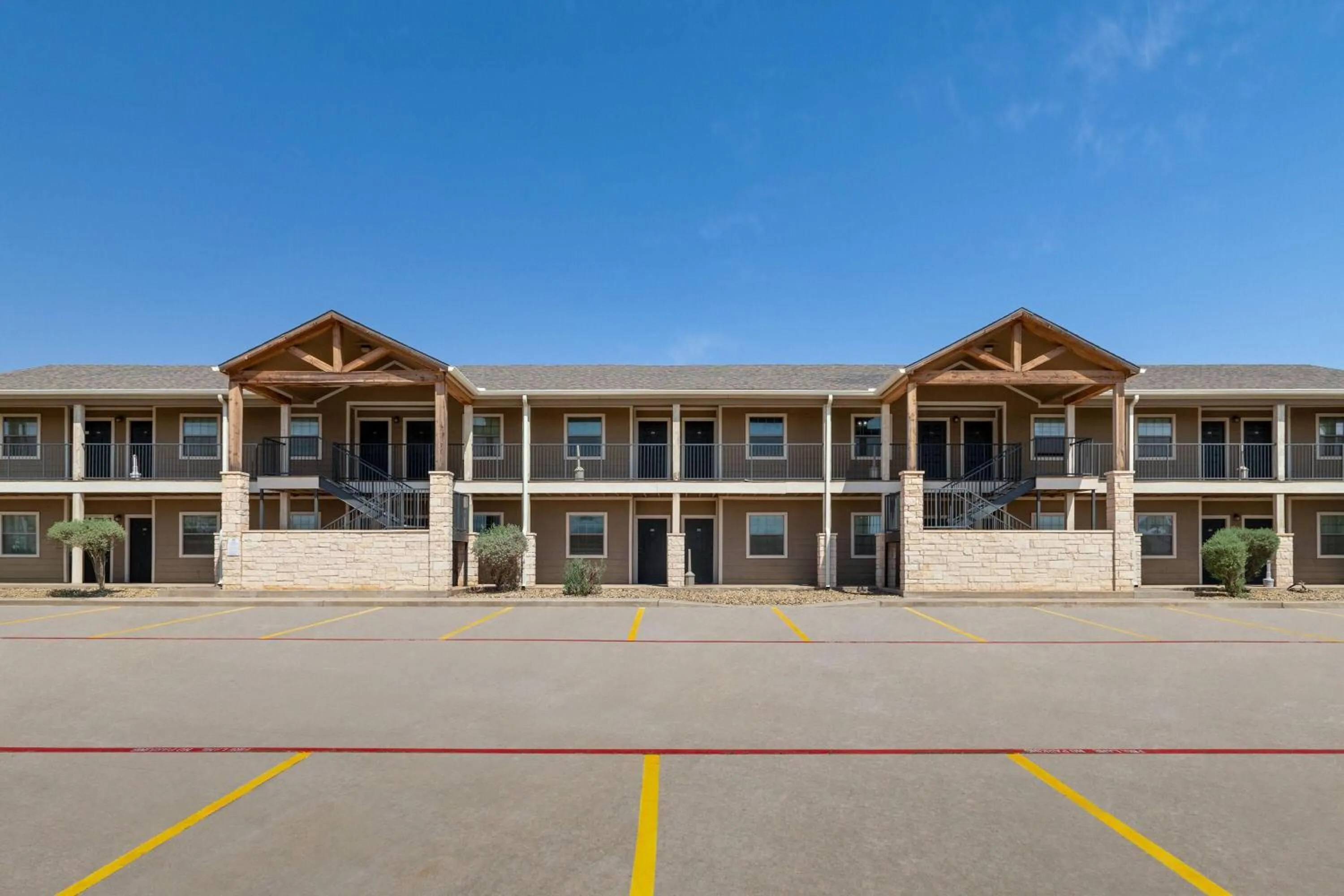 Property building in Eagle's Den Suites Big Spring a Travelodge by Wyndham