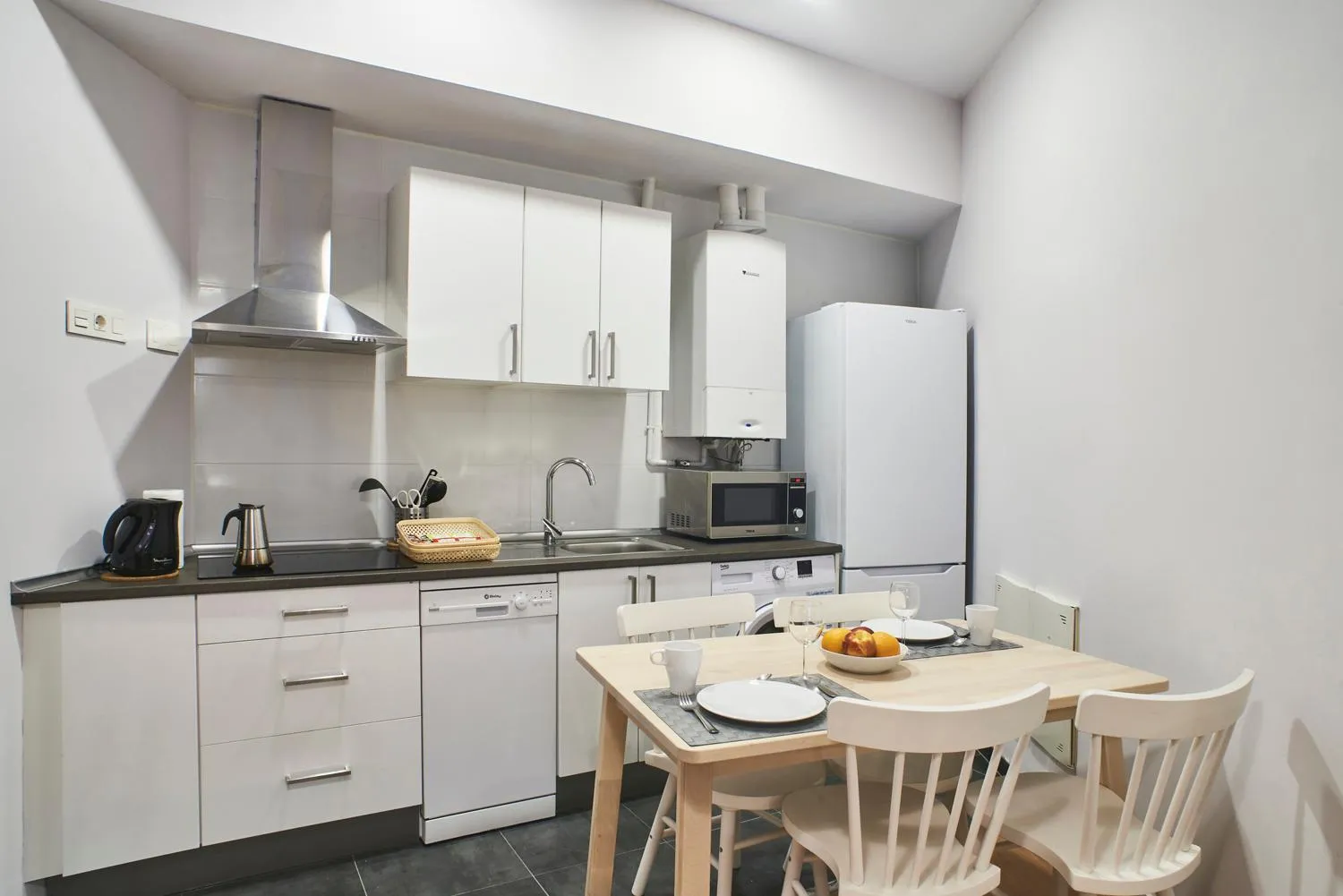 Dining area in Slow Suites Luchana