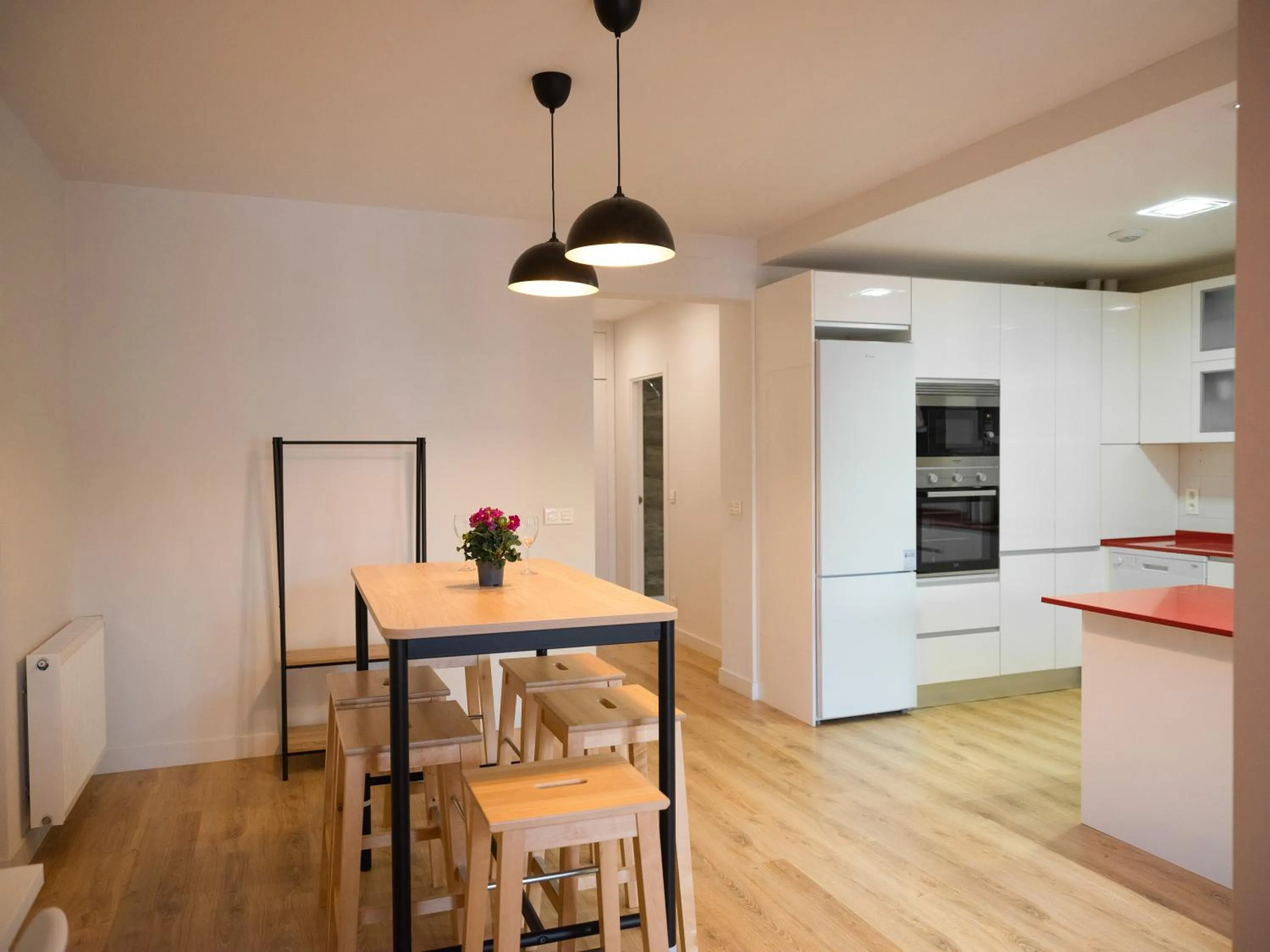 Dining area in Slow Suites Luchana