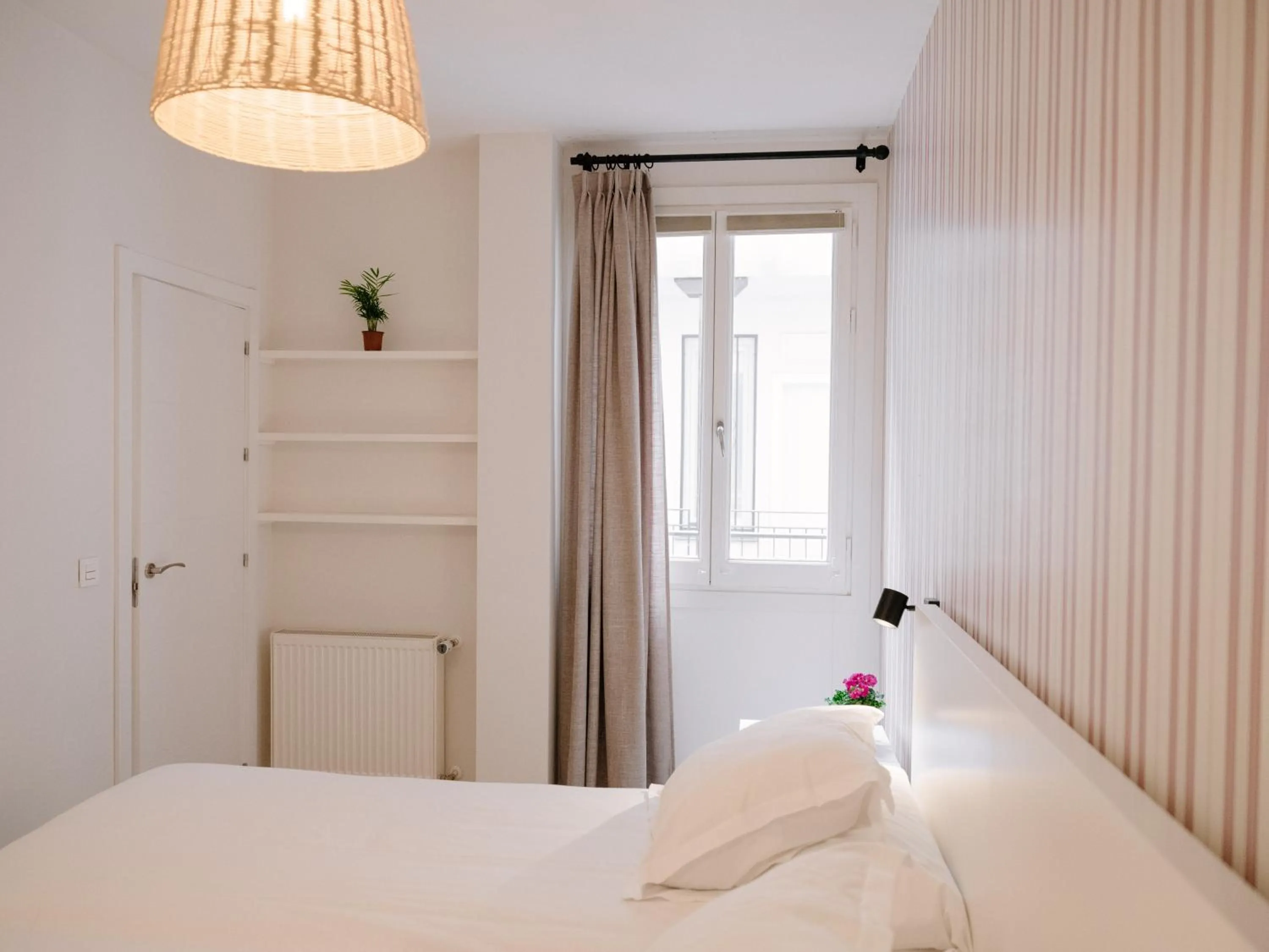 Bedroom, Bed in Slow Suites Luchana