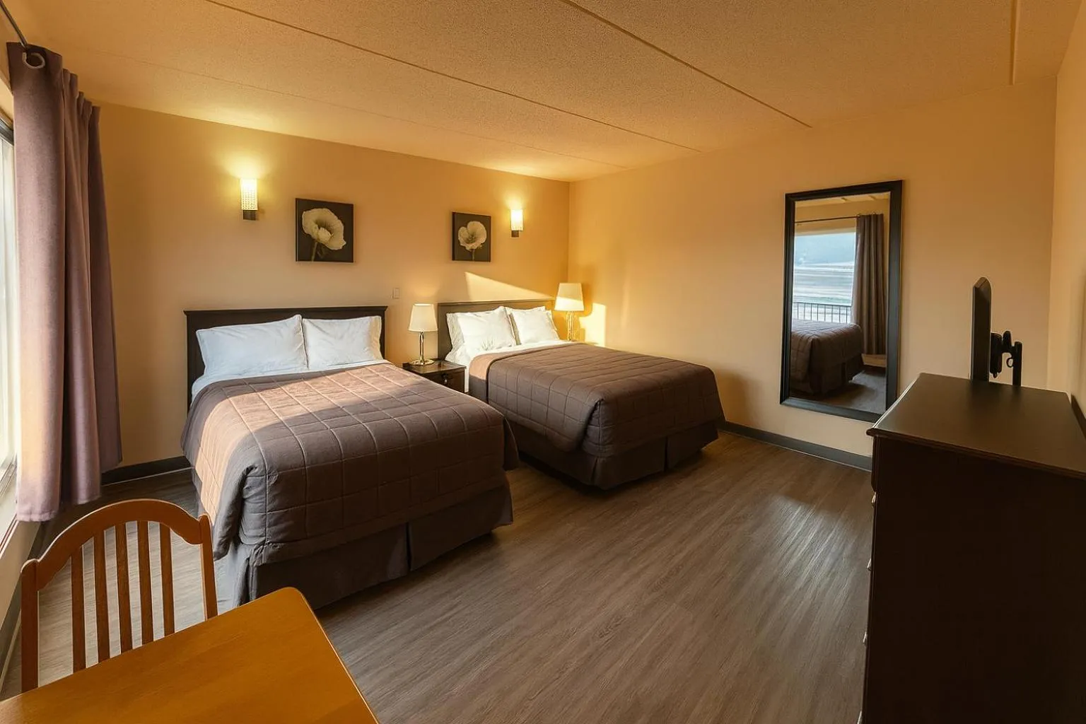 Deluxe Queen Room with Two Queen Beds in Motel St-Eustache