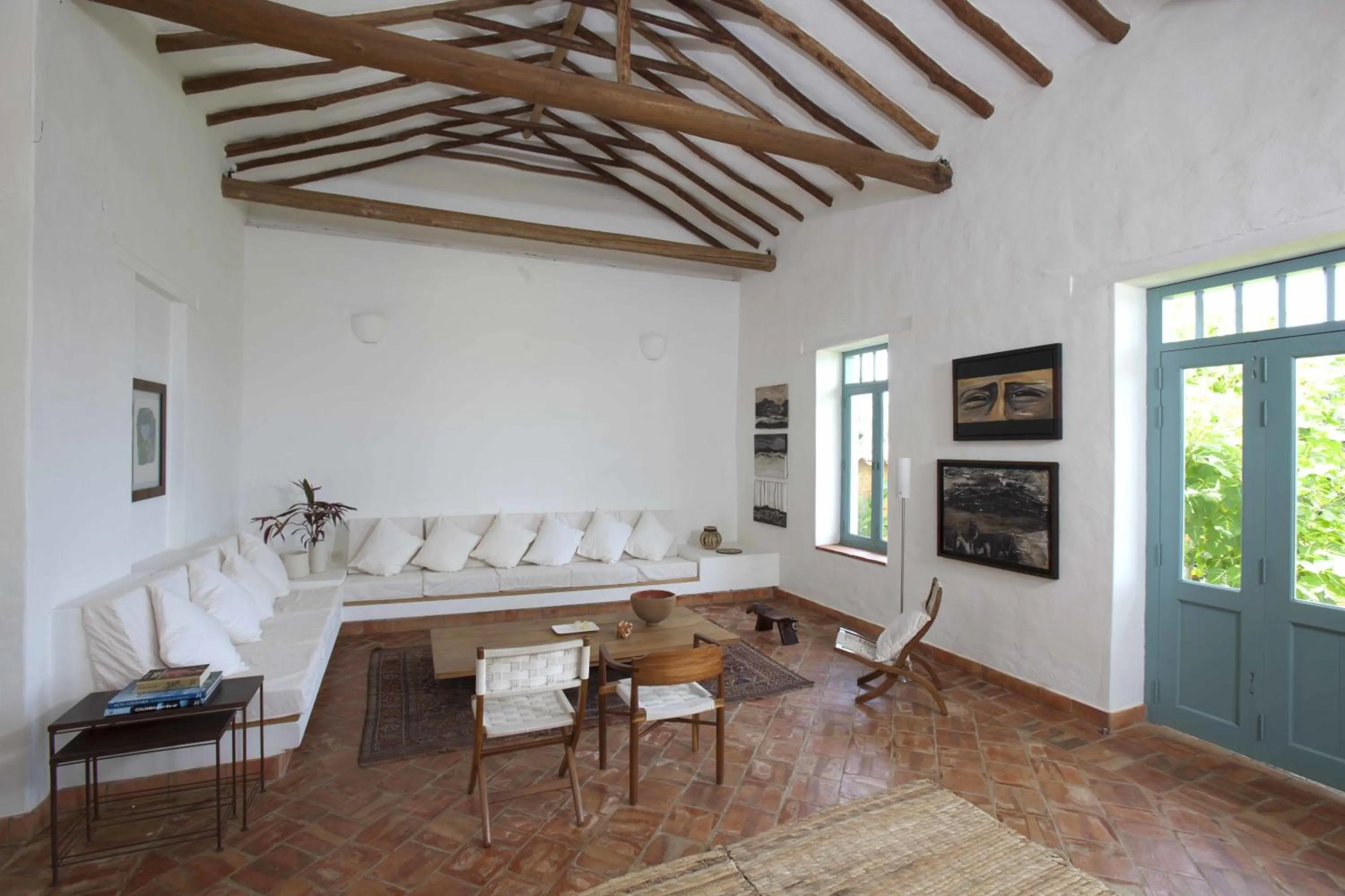 Communal lounge/ TV room in Casa Barichara Boutique