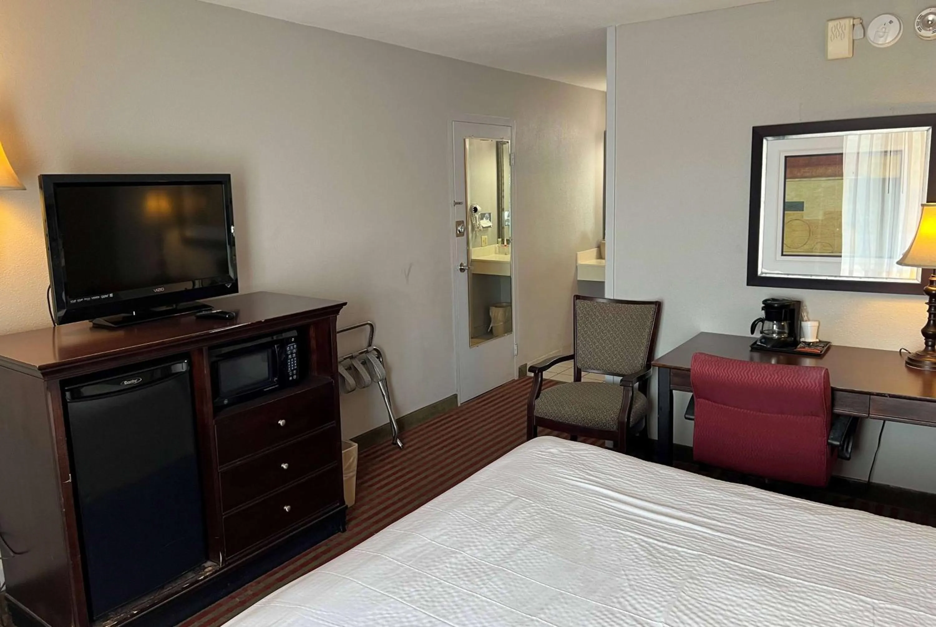 Photo of the whole room in Days Inn by Wyndham Pittsburg KS