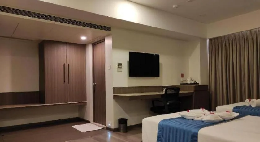Bed in Hotel Minerva Grand