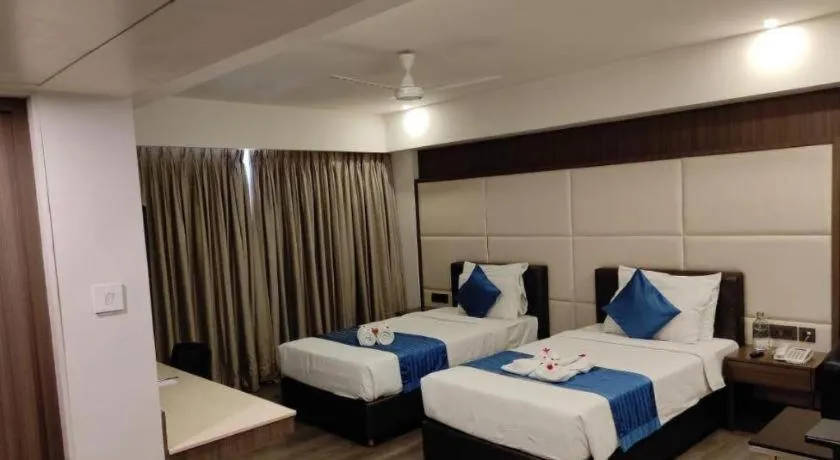 Bed in Hotel Minerva Grand