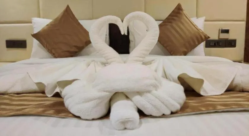 Bed in Hotel Minerva Grand