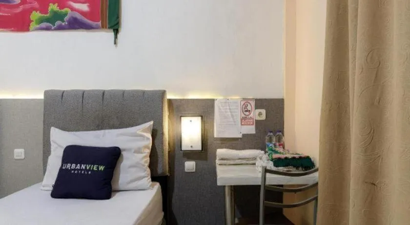 Bed in Urbanview Hotel Delima 101 Syariah