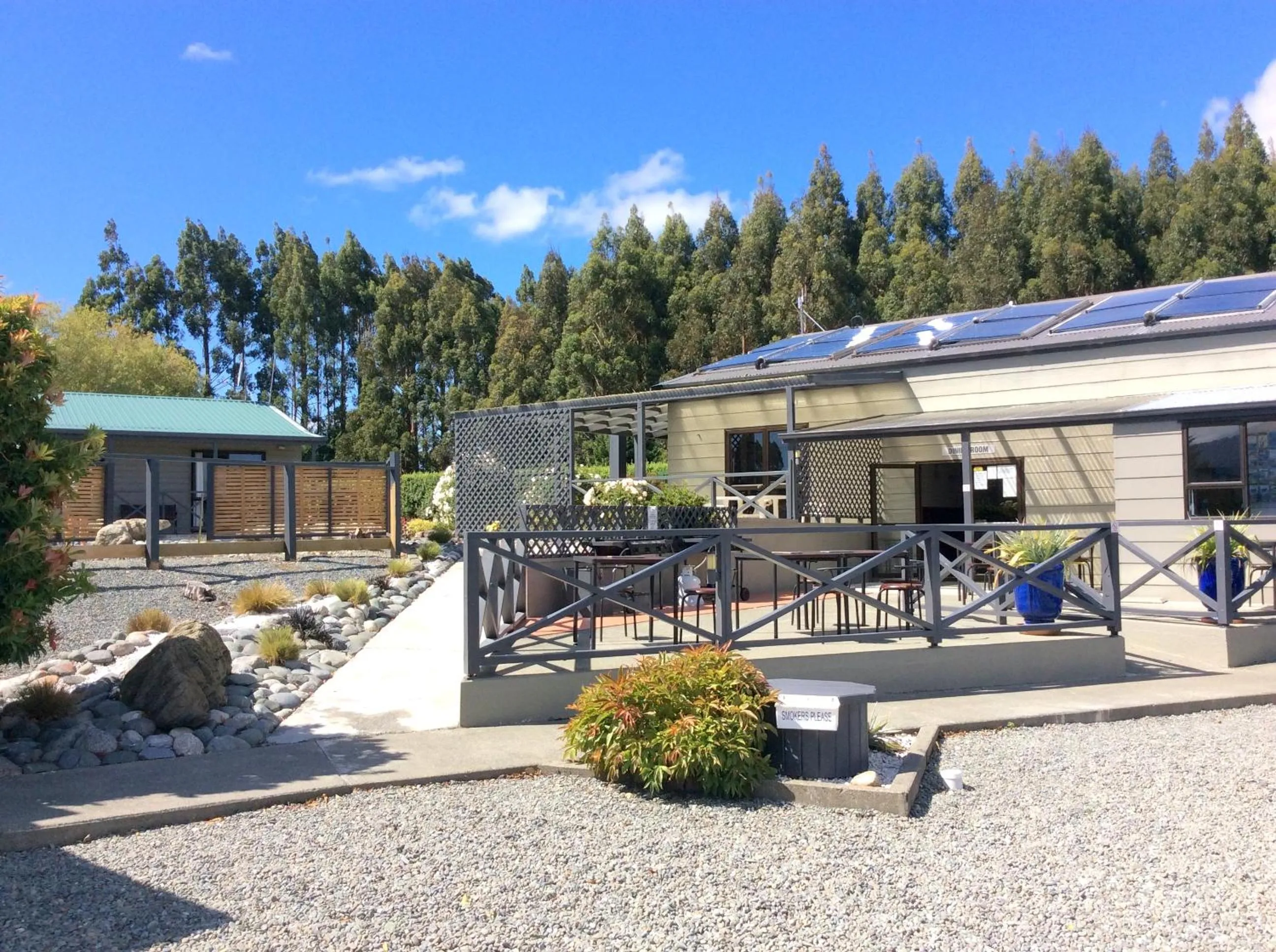 Property building in Fiordland Great Views Holiday Park