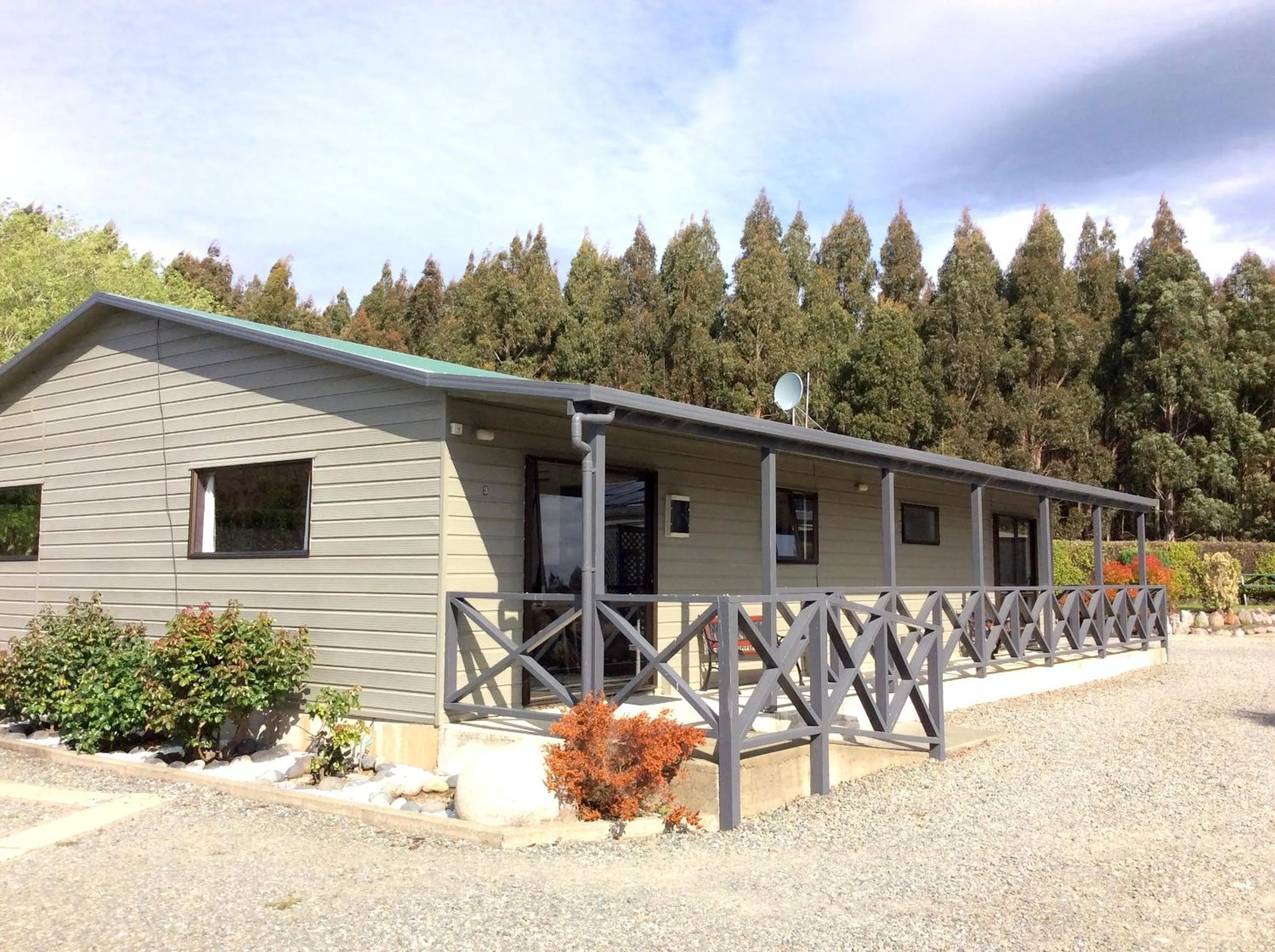Property building in Fiordland Great Views Holiday Park