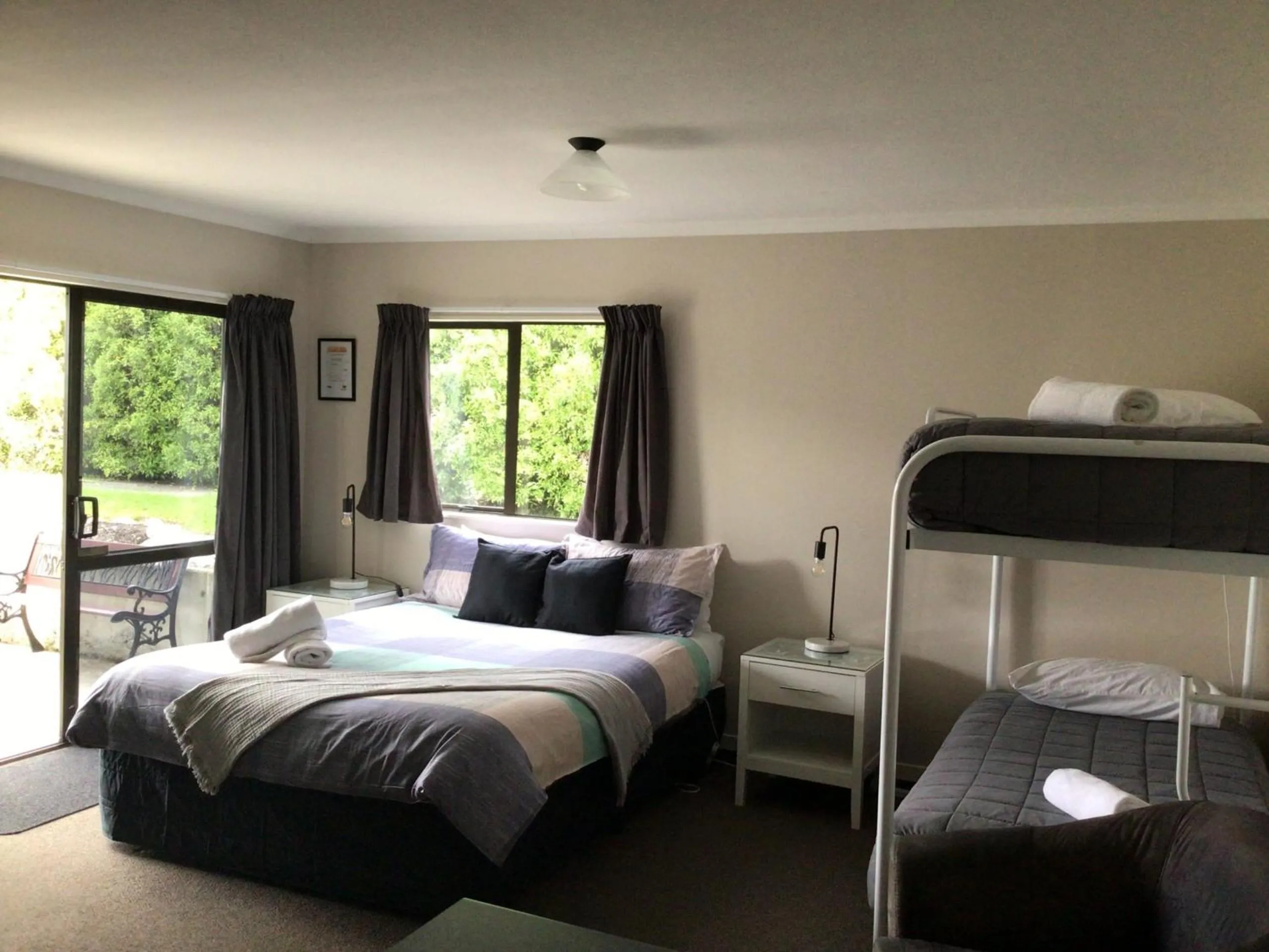 Bed in Fiordland Great Views Holiday Park