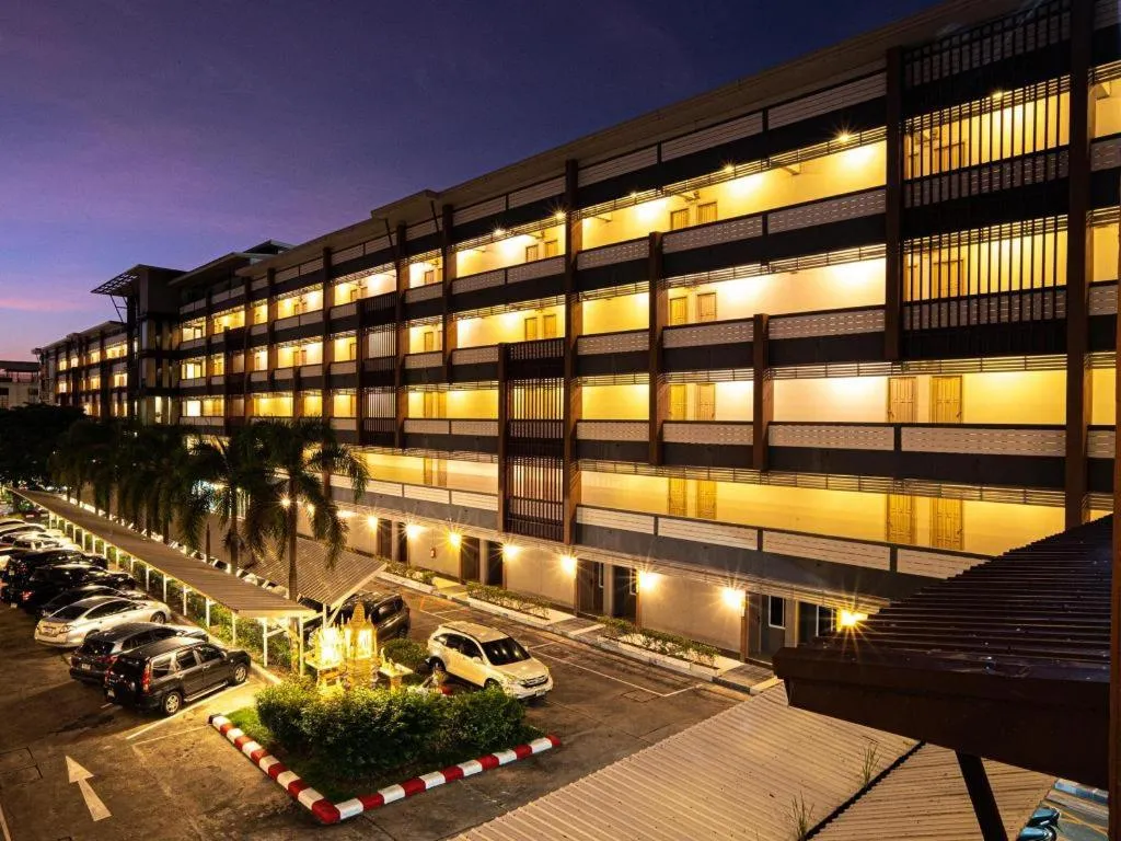B2 Korat Night Market Boutique & Budget Hotel
