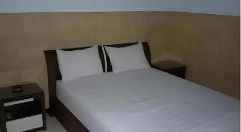 Bed in Hotel Cendrawasih