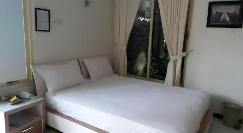Bed in Hotel Cendrawasih