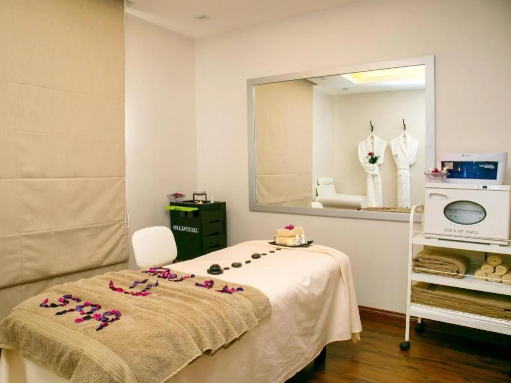 Bed in Gulf Pearls Hotel