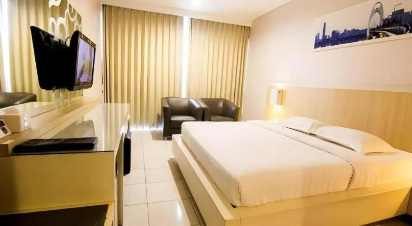 Bed in Royal Hotel n' Lounge