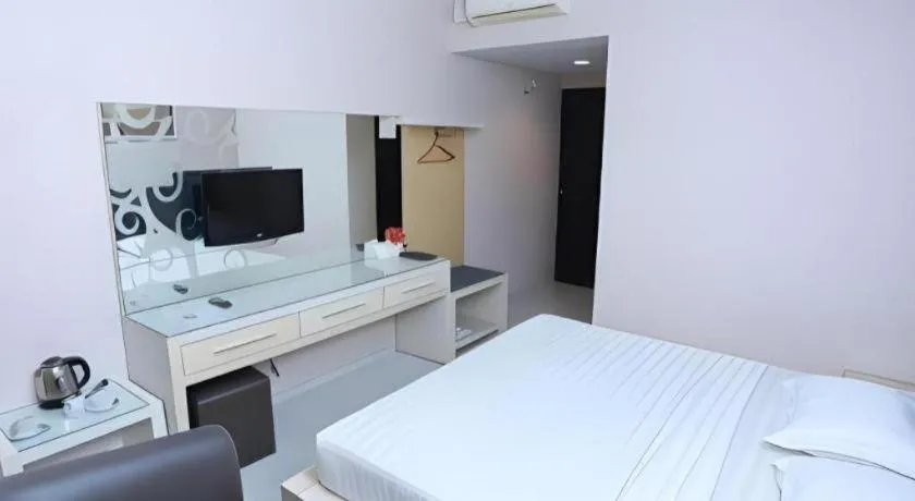 Bed in Royal Hotel n' Lounge