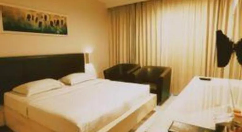 Bed in Royal Hotel n' Lounge