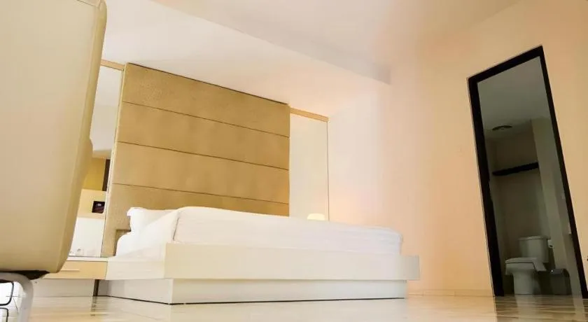 Bed in Royal Hotel n' Lounge