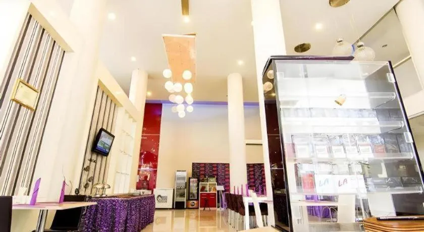 Royal Hotel n' Lounge