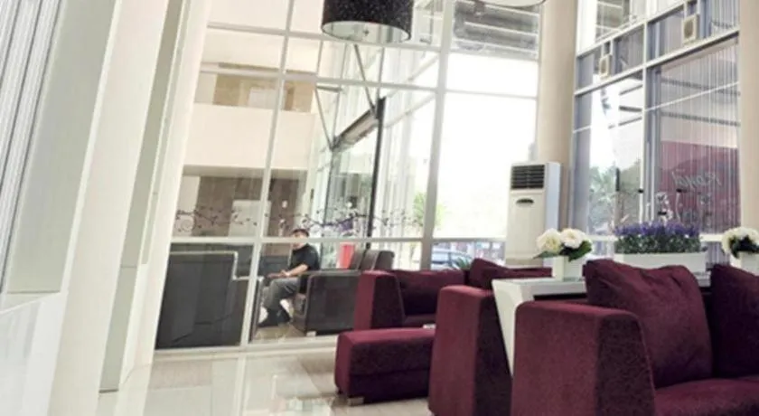 Royal Hotel n' Lounge