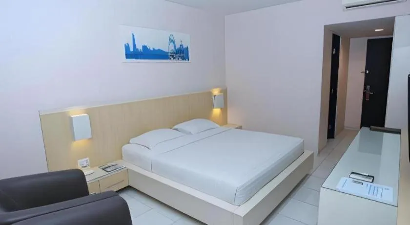 Bed in Royal Hotel n' Lounge