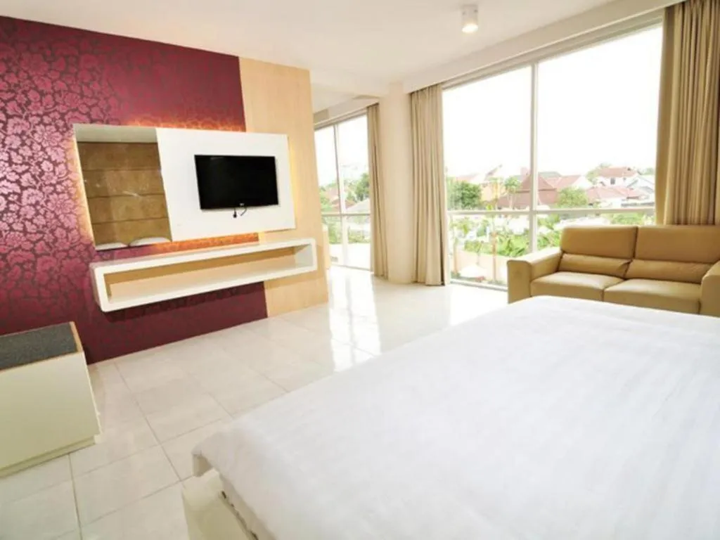 Bed in Royal Hotel n' Lounge