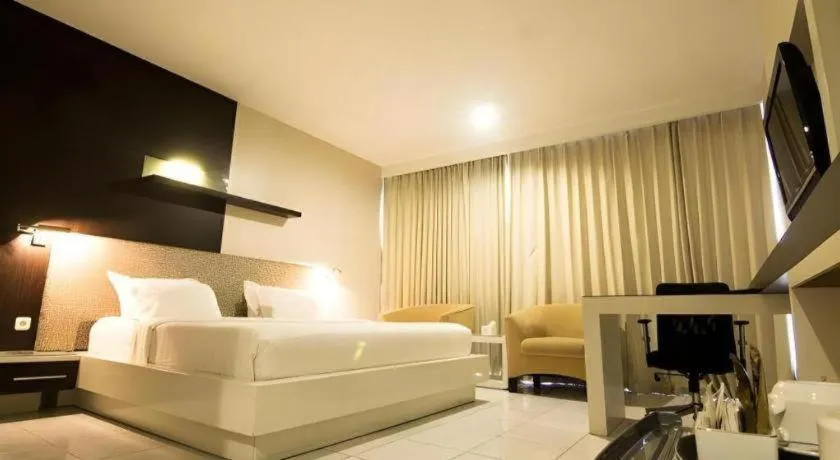 Bed in Royal Hotel n' Lounge