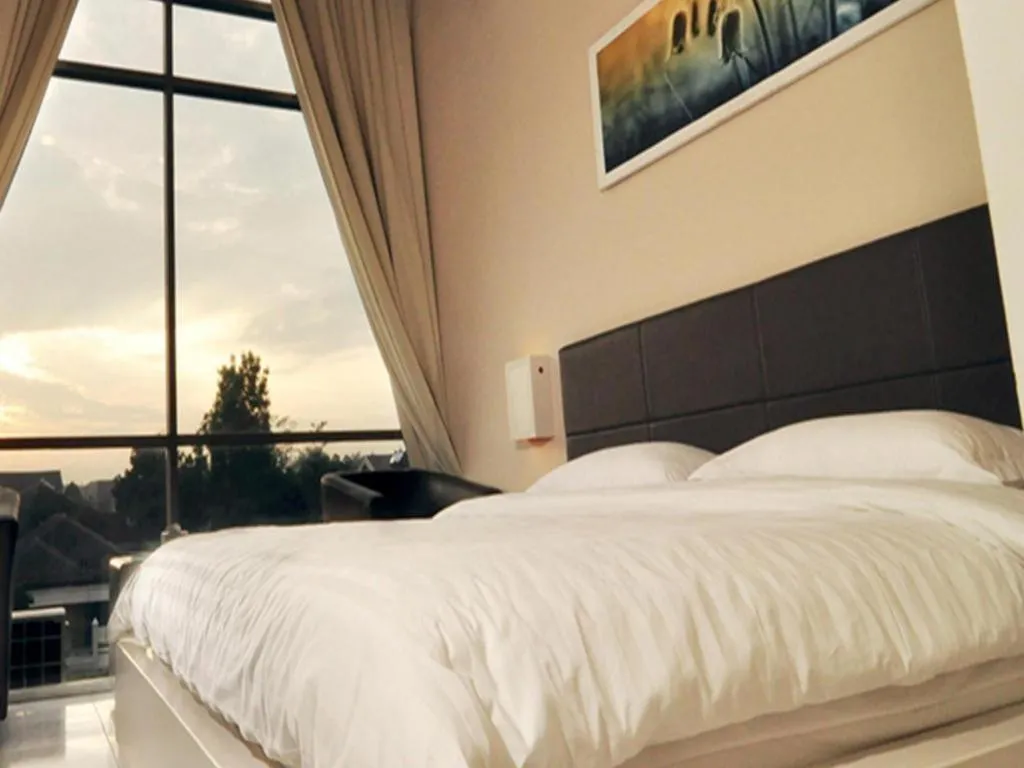 Bed in Royal Hotel n' Lounge