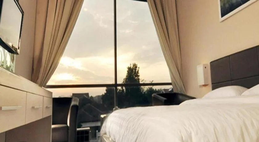 Bed in Royal Hotel n' Lounge