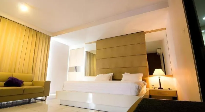 Bed in Royal Hotel n' Lounge