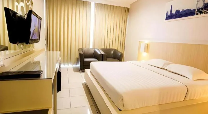 Bed in Royal Hotel n' Lounge