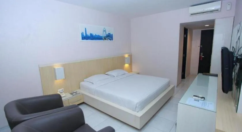 Bed in Royal Hotel n' Lounge