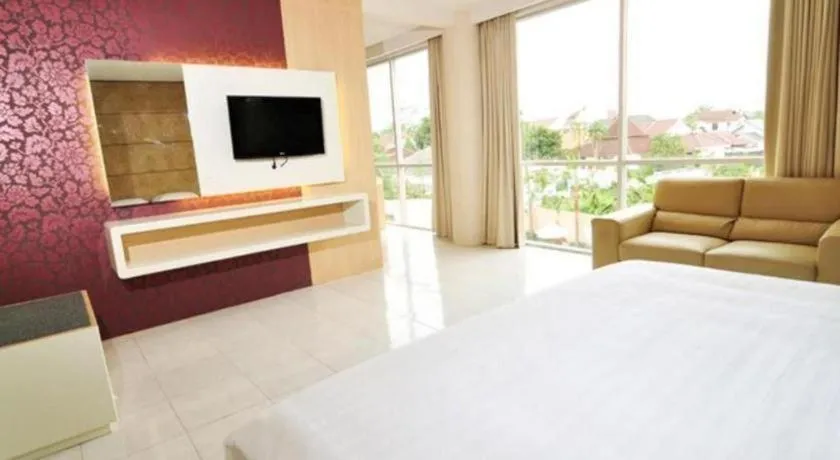 Bed in Royal Hotel n' Lounge