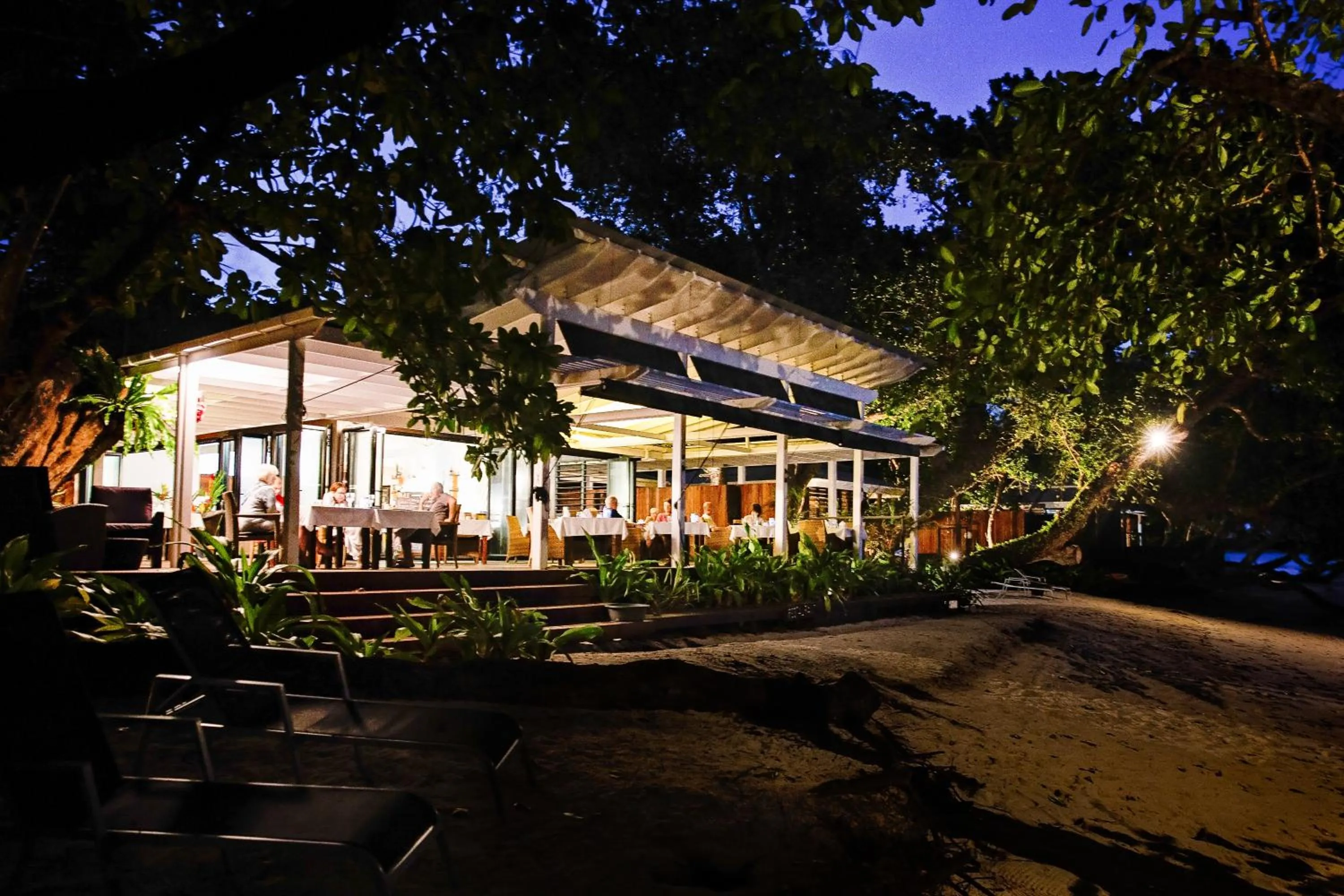 Restaurant/places to eat in Barrier Beach Resort