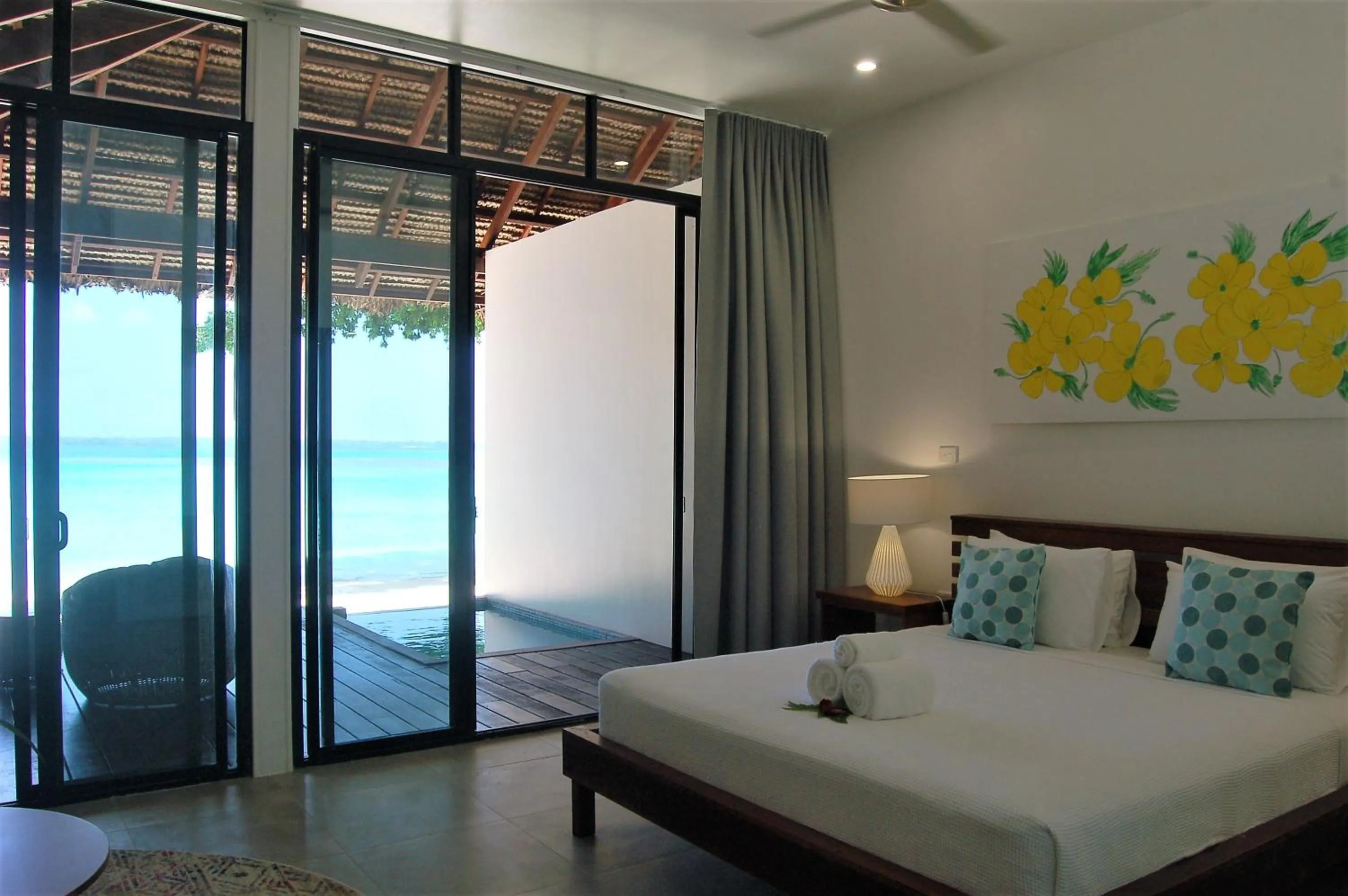 Photo of the whole room, Bed in Barrier Beach Resort