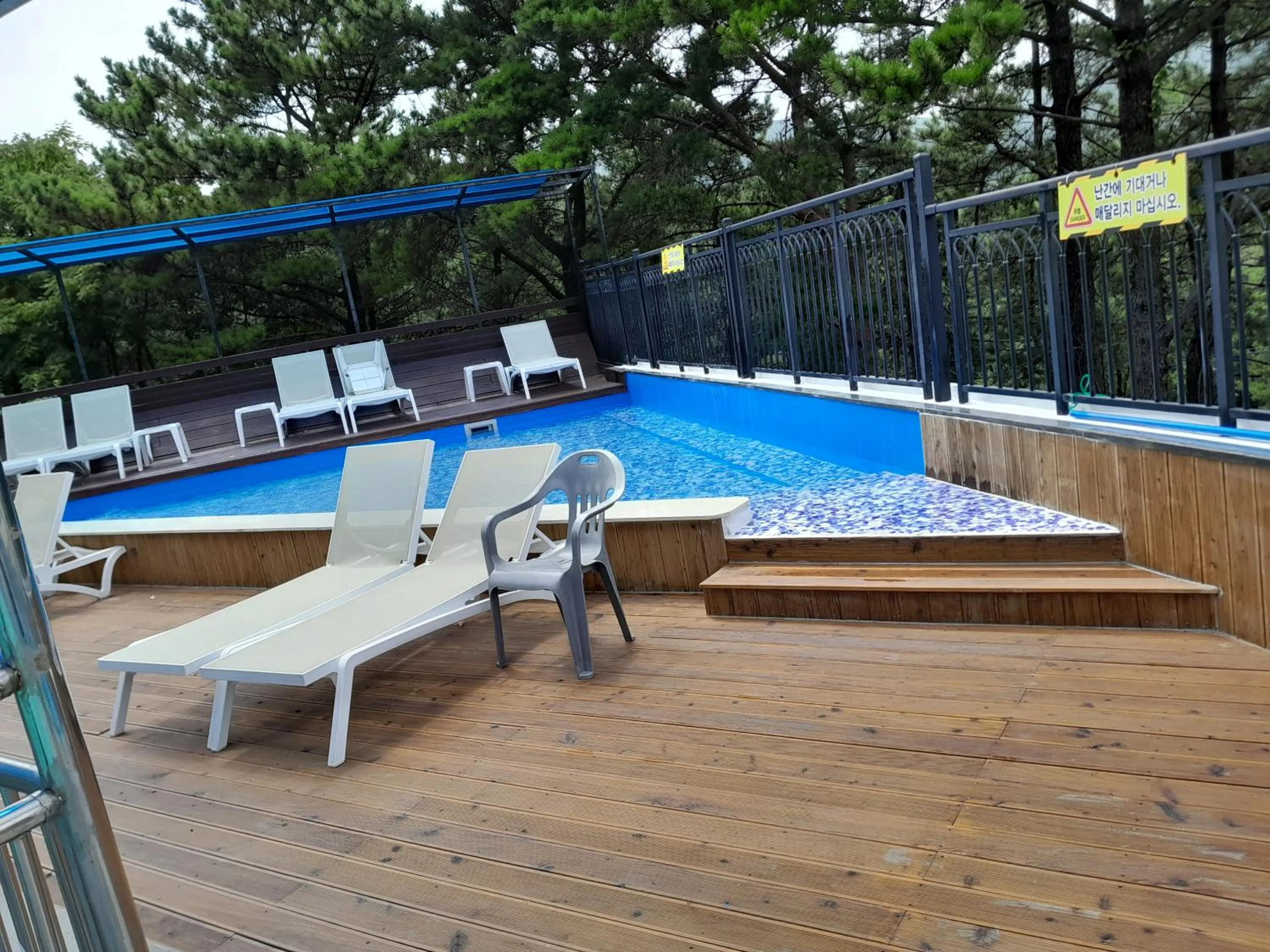 Swimming pool in Dome Hotel Geoje